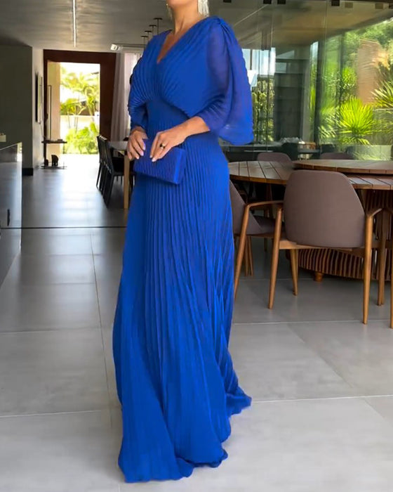 Kjole med folder og nippet midje