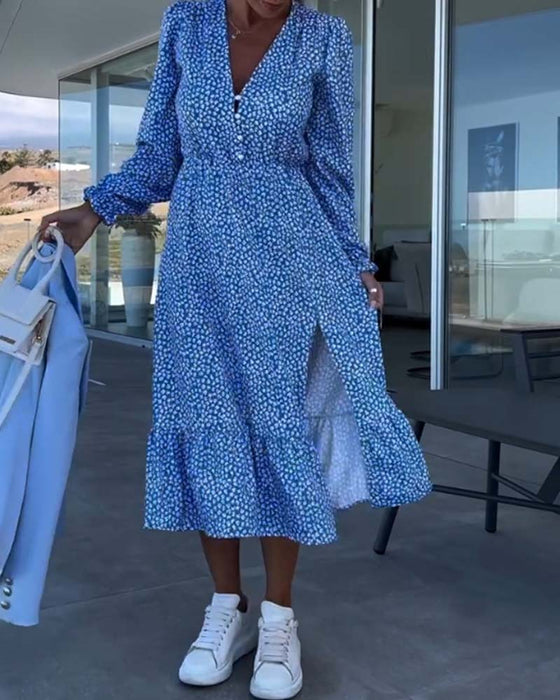 Blomstret patchworkkjole med V-hals