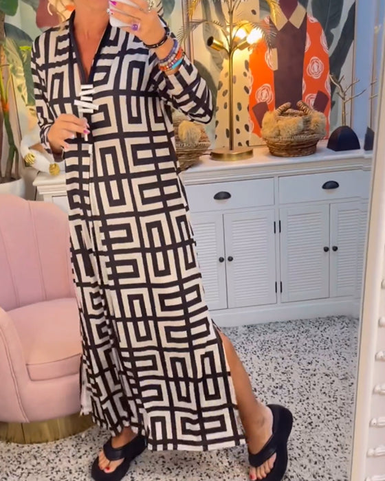 V-hals kjole med geometrisk trykk