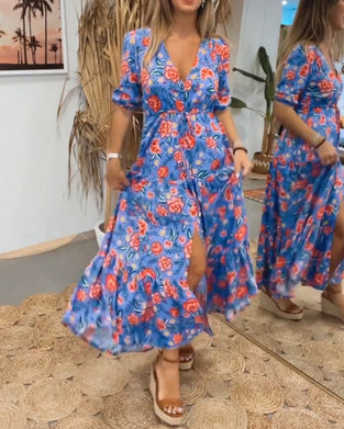 Kjole med rosetrykk og splitt