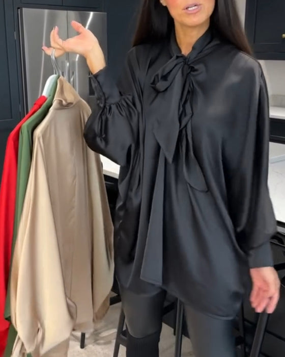 Båndkrage ensfarget og elegant bluse