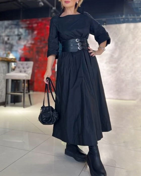 Elegant Ensfarget Kjole Med Firkantet Hals