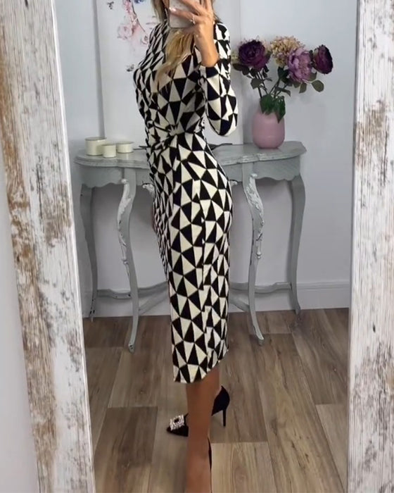 Bodycon kjole med geometrisk trykk