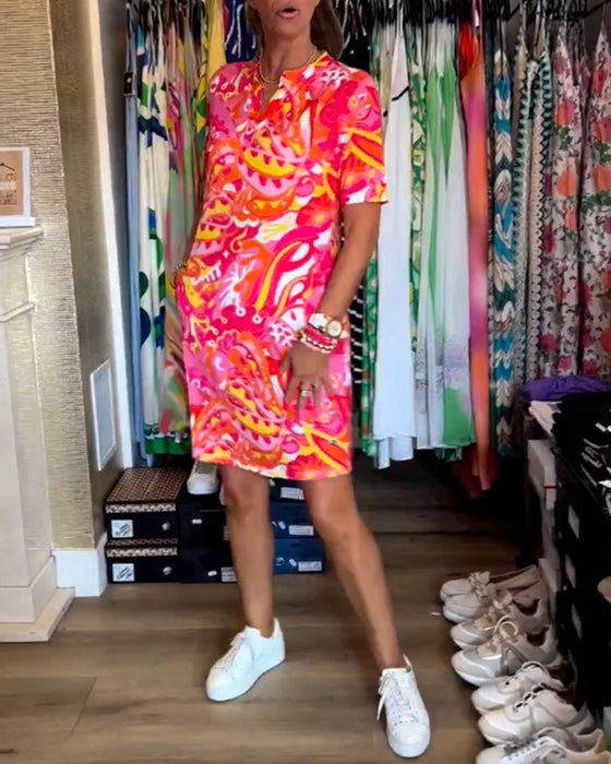 Kjole med lommer og trykk og korte ermer