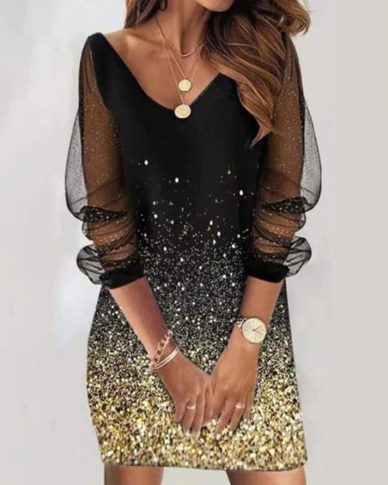 Elegant trykt kjole med gjennomsiktige ermer